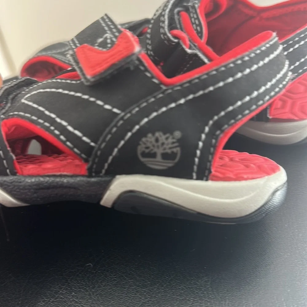 Timberland Boys size‎ 11 sandals black and red